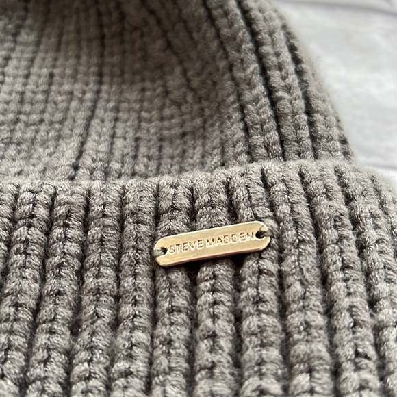 Steve Madden knit gray beanie - Picture 2 of 4
